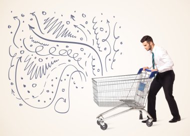 Alışveriş arabalı bir iş adamı.