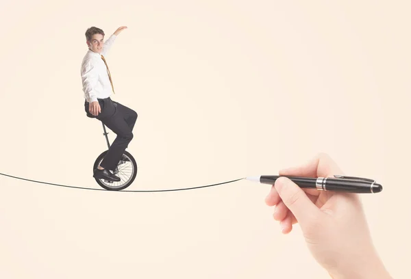 Бізнесмен їде моноцикл на мотузці, намальованій вручну — стокове фото