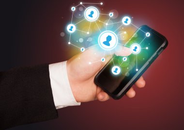 Smartphone, sosyal ağ kavramı işaret parmak
