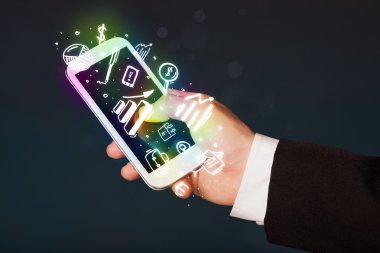 Finans ve pazar simgelerine ve sembollerine sahip akıllı telefon