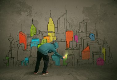 Genç şehir ressamı çiziyor