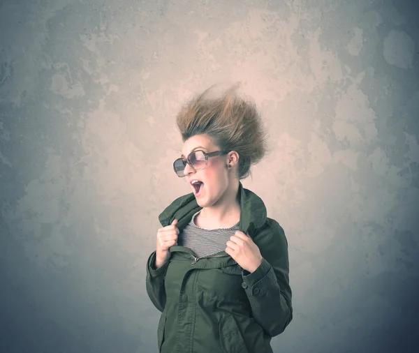 極端な髪スタイル若い女性の肖像画 — ストック写真
