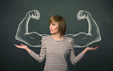 kabataslak güçlü ve kaslı kolları olan kadın