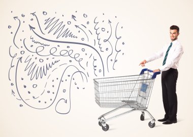 Alışveriş arabalı bir iş adamı.