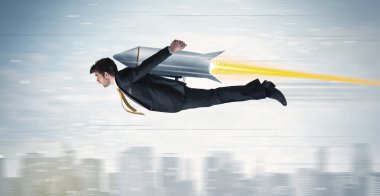 süper kahraman iş adamı ile jet pack roket CIT yukarıda uçan