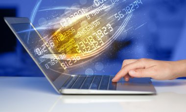 Modern defter üzerinde gelen sayı teknoloji veri ile yazarak adam