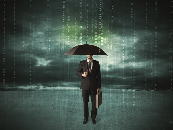 Uomo d'affari in piedi con concetto di protezione dei dati ombrello — Foto Stock