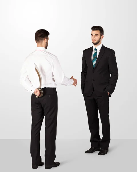 Два бізнесмена тремтять руками — стокове фото