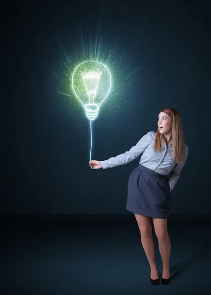 Affärskvinna med en idéglödlampa — Stockfoto