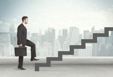 İş kişi önünde bir merdiven