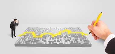 işadamı önünde bir labirent ile çözüm