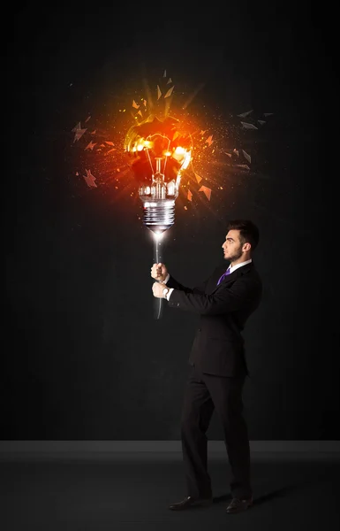 Affärsman med en explosionslampa — Stockfoto