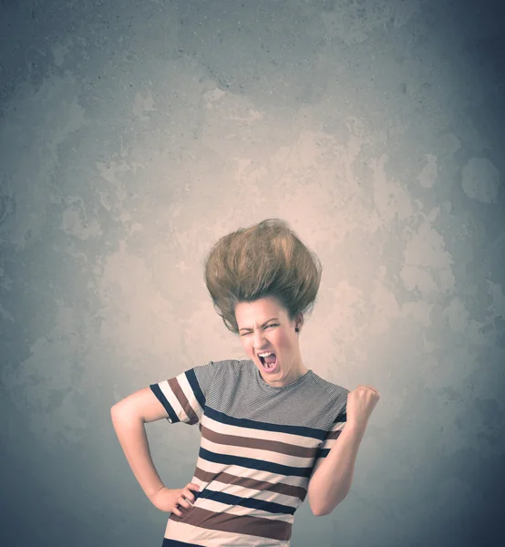 Estilo de cabelo extremo jovem mulher retrato — Fotografia de Stock