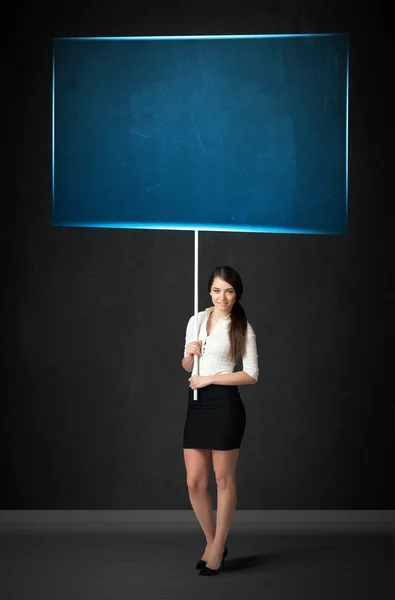 Zakenvrouw met blauw bord — Stockfoto