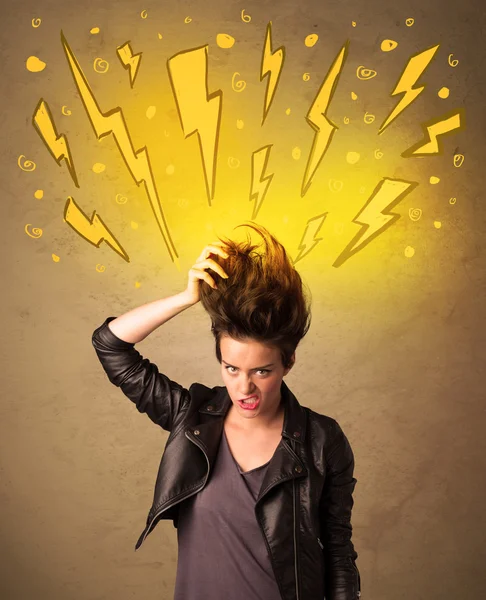 Jeune femme avec coiffure et foudre dessinée à la main — Photo