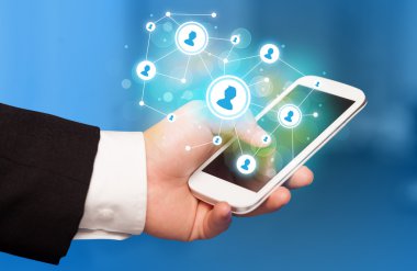Smartphone, sosyal ağ kavramı işaret parmak