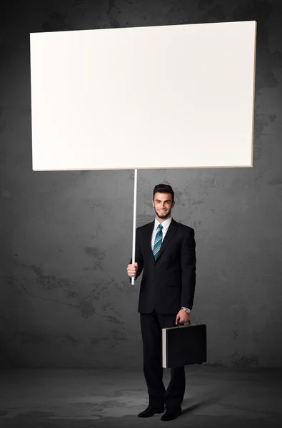 Empresário com quadro branco em branco — Fotografia de Stock