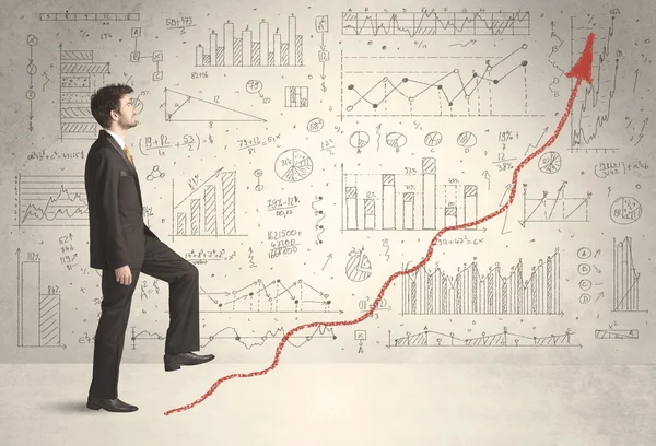 Homem de negócios escalando no conceito de seta gráfico vermelho — Fotografia de Stock