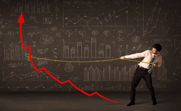 Zakenman trekt een rode pijl rechtop met een touw — Stockfoto
