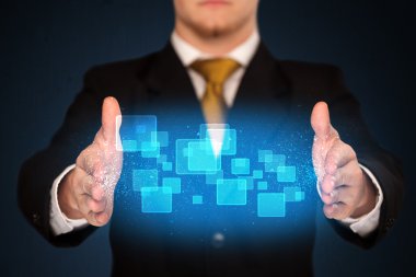 adam holding soyut simgeler