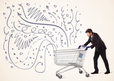 Alışveriş arabalı bir iş adamı.