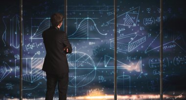 İş adamı iş grafikleri çiziyor