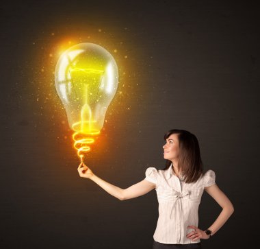Bir fikir ampulü olan iş kadını.