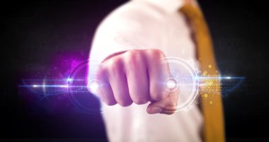 İş adamı gelecekteki teknoloji veri ağı tutuyor 
