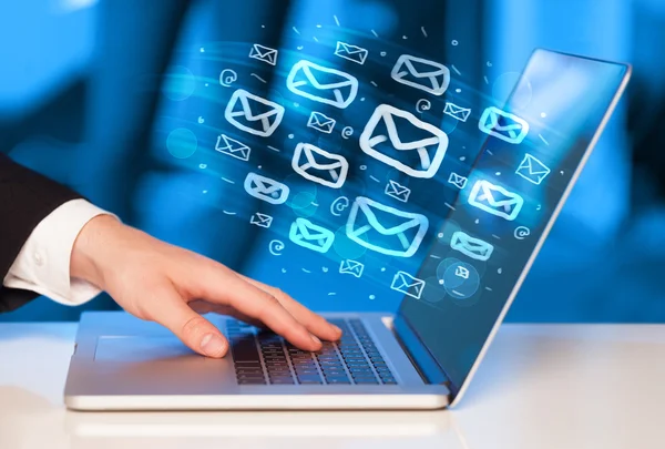 Konzept des Versands von E-Mails — Stockfoto