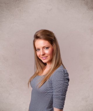 boş kopya alanı ile genç ve şirin bir kız portresi