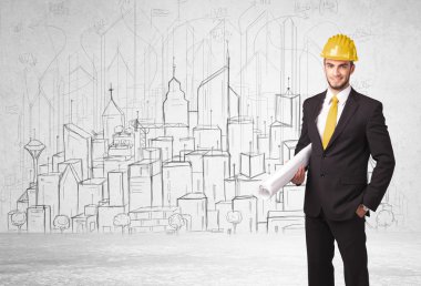Şehir planına sahip inşaat işçisi