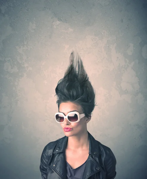 Estilo de pelo extremo retrato de mujer joven — Foto de Stock