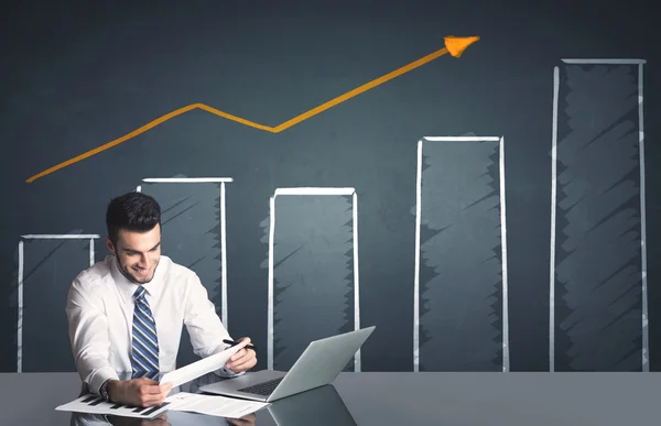 Hombre de negocios con diagrama de negocios — Foto de Stock