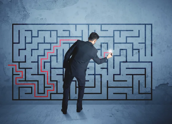 Lösning av en labyrint — Stockfoto