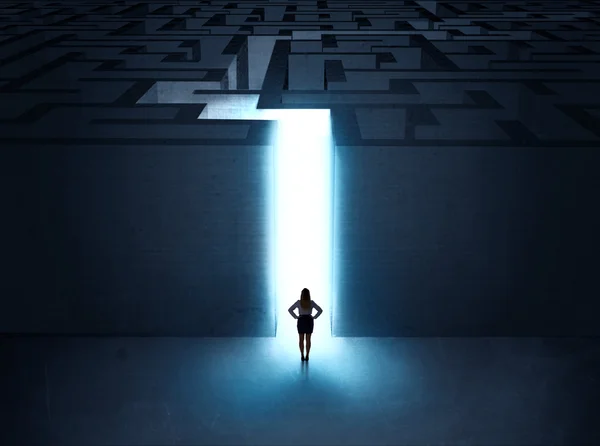Mann am Eingang zum Labyrinth — Stockfoto