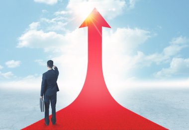 üzerinde kırmızı bir ok ayakta işadamı