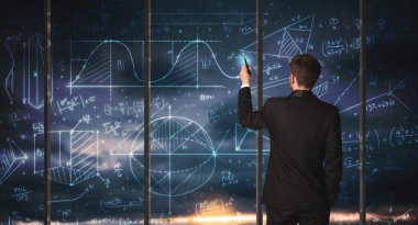 İş adamı iş grafikleri çiziyor