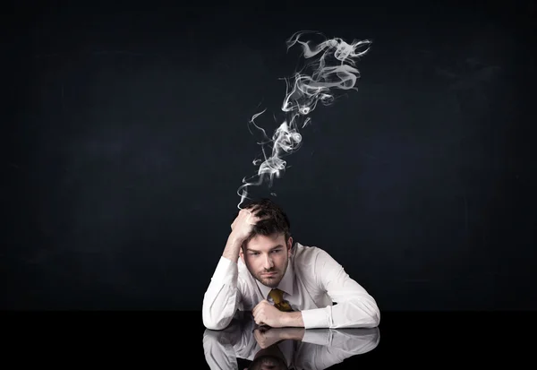 Empresário deprimido com cabeça fumante — Fotografia de Stock
