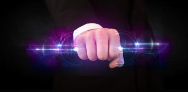 İş adamı gelecekteki teknoloji veri ağı tutuyor