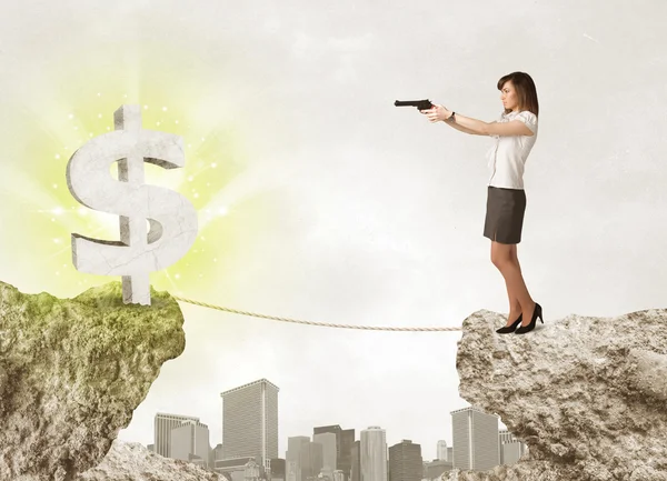 Geschäftsfrau auf Felsenberg mit Dollarmarke — Stockfoto