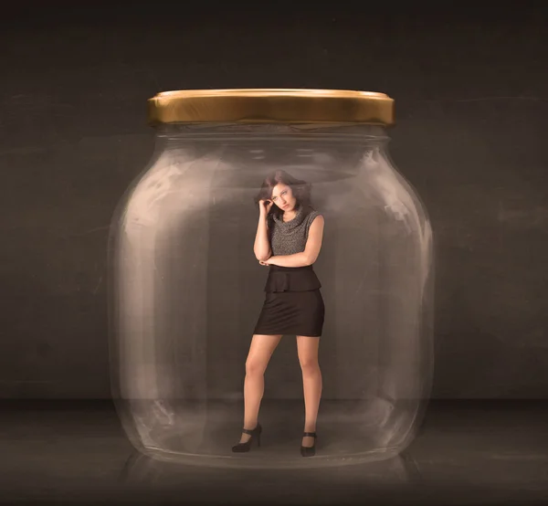 Empresaria capturada en un frasco de vidrio concepto — Foto de Stock