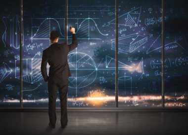 İş adamı iş grafikleri çiziyor