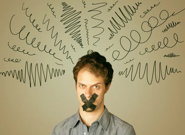 Jeune homme avec bouche collée et lignes bouclées — Photo