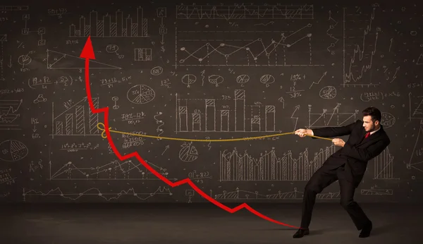Biznesmen ciągnący czerwoną strzałę w pozycji pionowej liną — Zdjęcie stockowe