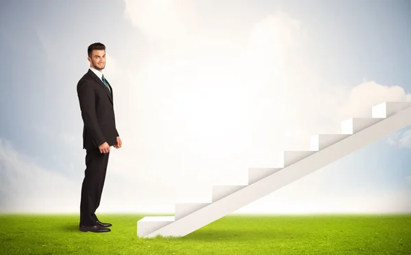 Persona de negocios subiendo por la escalera blanca en la naturaleza — Foto de Stock