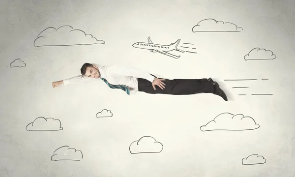 Χαρούμενος επιχειρηματίας που πετάει ανάμεσα σε σύννεφα ουρανού ζωγραφισμένα στο χέρι — Φωτογραφία Αρχείου