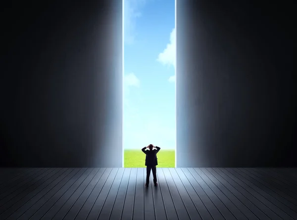 Businessman walking to open gate — Stock Photo, Image