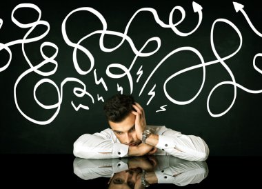 Depresyondaki işadamı çizgili çizgiler altında oturuyor
