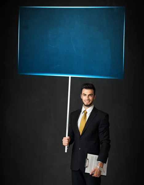 Empresário com placa azul — Fotografia de Stock