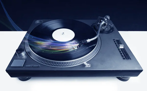 Zene játékos játszik vinyl zenét színes absztrakt vonalak — Stock Fotó